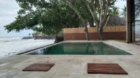 Hiromi Glamping Anyer Beach Resort Hotel di Kecamatan Cinangka