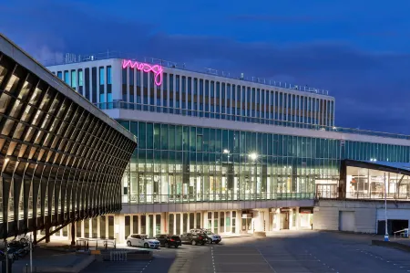 Moxy Lyon Airport Отели в г. Сен-Лоран-де-Мюр
