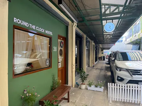 รูปภาพของRound The Clock Hostel