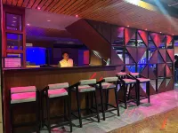 Golden Retreat - bar