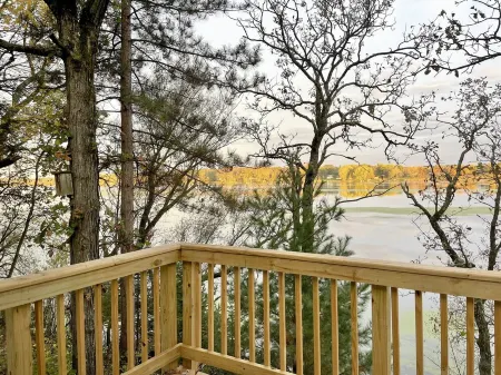 The BL Cottage - Lake Getaway with Panoramic Views, near Cascade Mountain