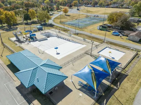 Gameroom/Theatre room-7 Tv's-6 Beds-Spacious Kitchen-Air Hockey-PingPong-Arcade