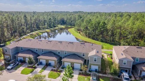 Peaceful Pondside Townhouse -Work from Home Ready! Hotels in Yulee