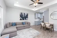 La Querencia on Zinnia w/ Fast Wifi & dedicated work space - Pet Friendly!