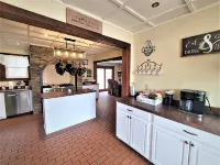 Charming Farmhouse in the Orchards near Lake Mich!