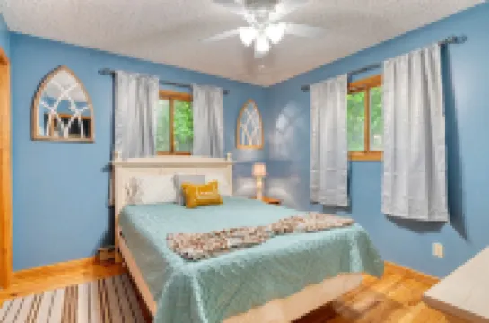 Cozy Lakefront Home Steps to Pool, Close to Lake & Skiing and All Fun Amenities