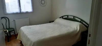 Recent house. Bungalow. Sleeps 4. 2 bedrooms. 20 minutes from the beaches. Zoo de Pont-Scorff附近的飯店