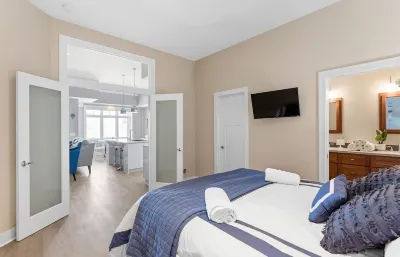 Waterfront, Musical Fountain, Lake MI views, luxury condo downtown