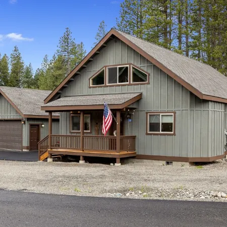 Snowshoe Inn - King Master - Hot Tub - Fire Pit - Trails - Community Pool