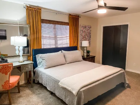 Cute Condo South of Centenary Отели рядом с достопримечательностью «R. W. Norton Art Gallery»