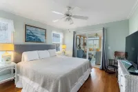 Waterway Escape located on the Intracoastal Waterway. Boating, fishing, Golfing. Hotels near Intracoastal Waterway