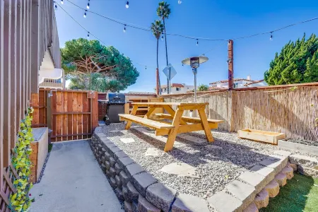 Contemporary Coastal Retreat with Private Patio Отели рядом с достопримечательностью «Сан Онофр Стейт Бич»