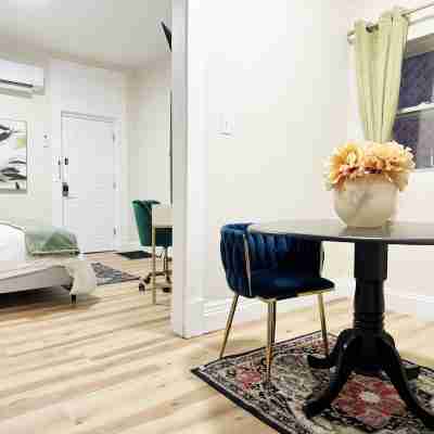 The Cardinal A / King 1BD/1BA Studio Apt Rooms