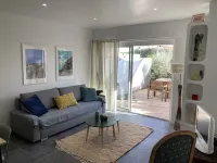 A 5-minute walk from the port! Apartment with garden Hotels in Carqueiranne