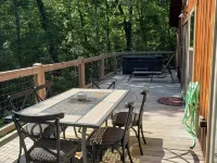 Sleepy Hollow 2-bedroom cabin with Hot Tub, WiFi near Red River Gorge Hotels in Menifee County