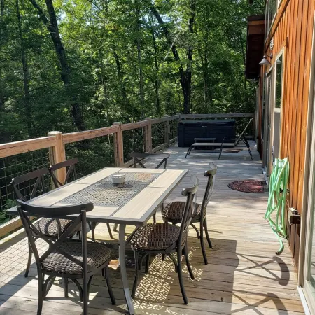 Sleepy Hollow 2-bedroom cabin with Hot Tub, WiFi near Red River Gorge