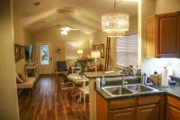 Cheerful 2 BR Bungalow Downtown Ocean Springs