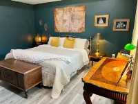 Sanford's Seahaven: fully fenced yard, outdoor dining, close to downtown!