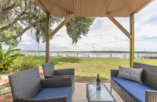 Beaufort's Blue Heron Hideaway on Battery Creek