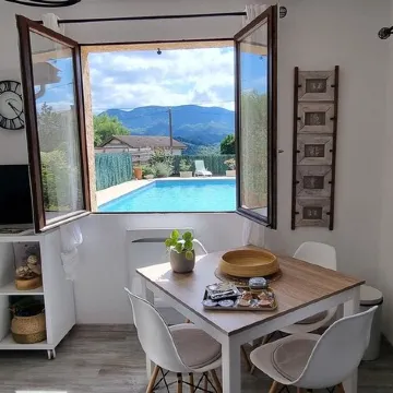 Maison d'Hérré ⭐⭐⭐Independent accommodation in main residence with swimming pool