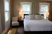Hillside Haven: Luxe Farm Escape with 5BR - 2 King Bed - 2 Full Bath - Sleeps 10