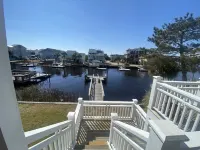 Private Dock - Intercoastal Waterway Views: 5 Bedrooms, 4 Baths, Large Porch! Hotels in Ocean Isle Beach