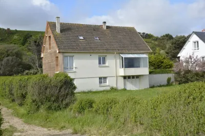 Breathtaking view of Omaha Beach. For vacations with family and friends! Hotels in 