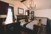 Private Lofted Downtown Studio