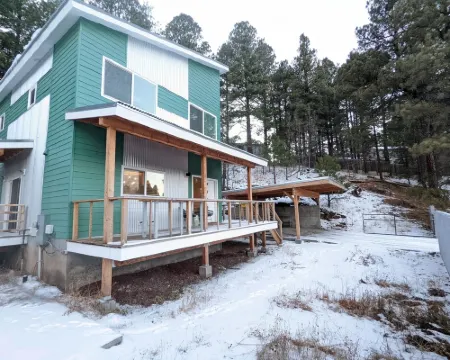 4Br Cabin w/ Hot Tub • Huge Deck & BBQ • Trails 卡馳納山莊酒店