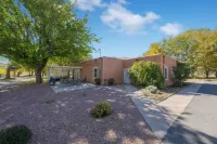 Three House Gated Compound for up to 26 Persons! Hotels near Price Rite Grocery Warehouse Pharmacy