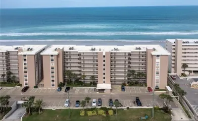 Beachside Sandcastle - Oceanfront, 1st-level Condo in Ponce Inlet Hotel in zona Ponce de Leon Lighthouse