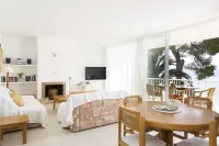 Beautiful apartment on the seafront Hotel a Port de Pollenca