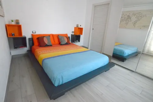 LaCasetta _ Como Lakeview Terrace renovated apt.