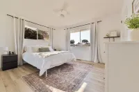Elegant Cozy 3 Bedroom Home with Large Backyard