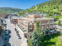 Best Location on Historic Main St, Steps Away from Town Lift!