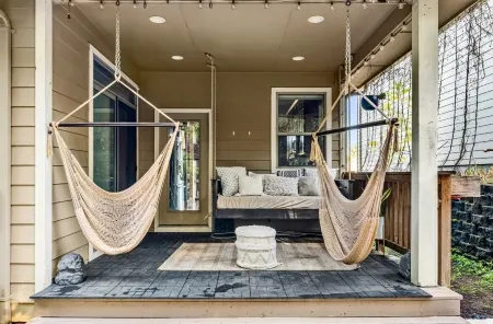 Welcome to your new favorite spot! W/ hot tub!