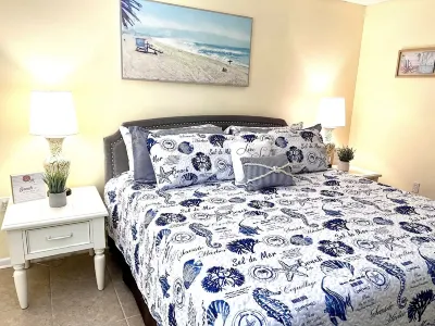 Ocean Village Club-Sleeps 4 with First  Floor Access and Screen Porch