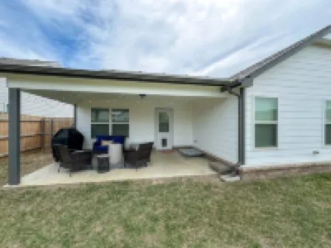 Minutes from Tulsa!  Come relax with the family in this pet friendly home Hotels in Owasso