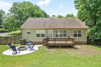 Spacious 4-bedroom House near Downtown Clarksville