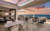 Hilton Rijeka Costabella Beach Resort & Spa - Quầy bar