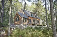 NEW custom cabin on private cove! Gateway to Acadia! 3 acres! Family friendly! 브랜치 레이크 퍼블릭 포레스트 주변 호텔