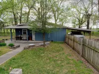 Cozy country hideaway just outside Neosho, No pets and No smoking - 2-Star