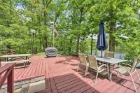 Waterfront Cabin on Long Lake w/ Dock & Kayaks!