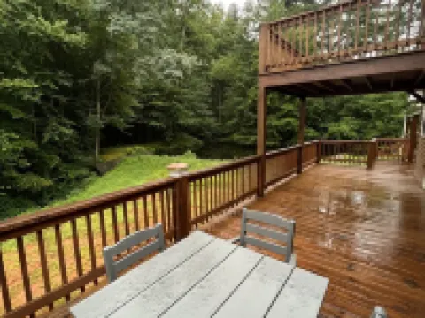 Roudy’s Retreat: Secluded Mountain Cabin with Hot Tub and Private Pond 넬슨 카운티 호텔