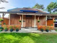 Villa Strawberry Annisa Batu Malang Hotels in Pandanrejo