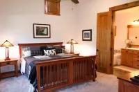 Luxury Mammoth townhouse at The Lodges in Snowcreek VI. 2 car garage<br>5 stars