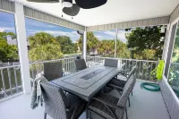 Beautiful New Home on Weeki Wachee River with boat dock