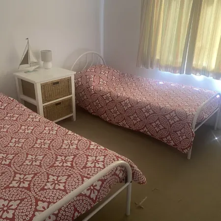 Absolute Beachfront on the cliff with easy stair access to the beach (BYO LINEN) Отели в г. Мунта