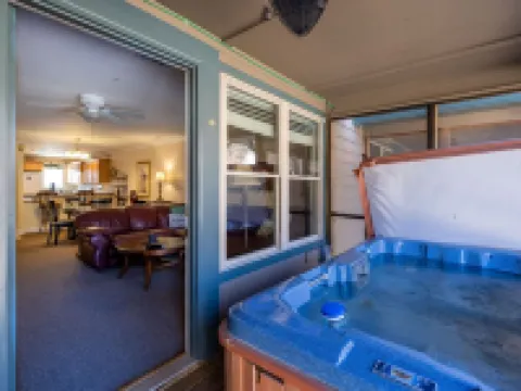 Little Black Bear -Hot tub, Grill, Kitchen,
