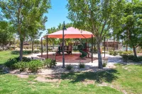 Lakefront with private Pool 4 master